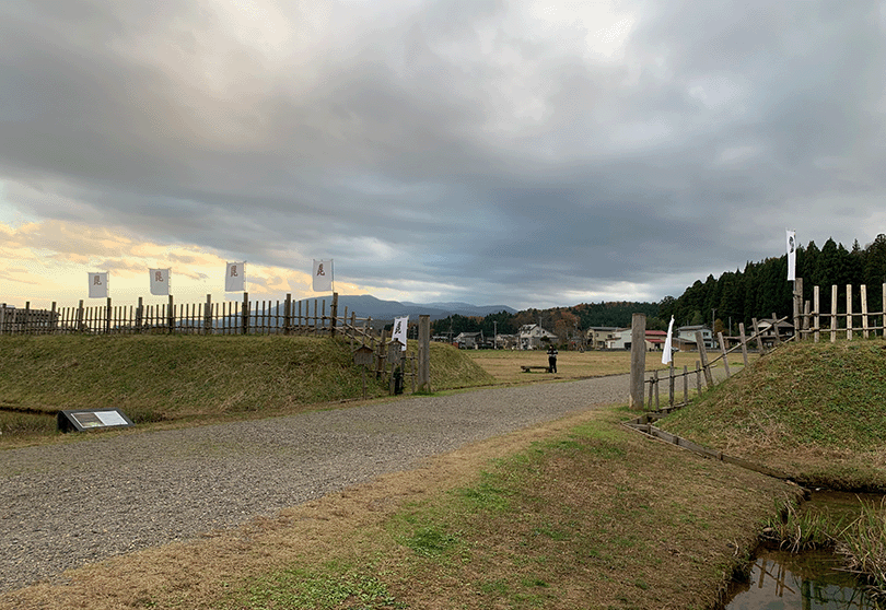 春日山城史跡広場